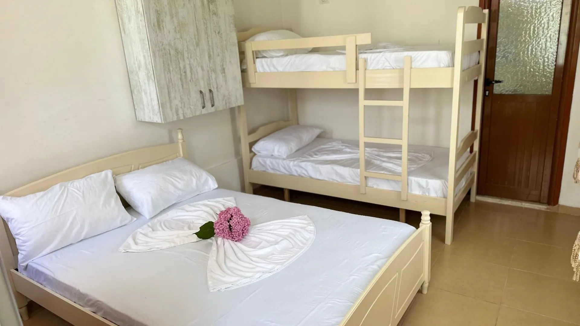 Flower'S Home Orikum Guest house
