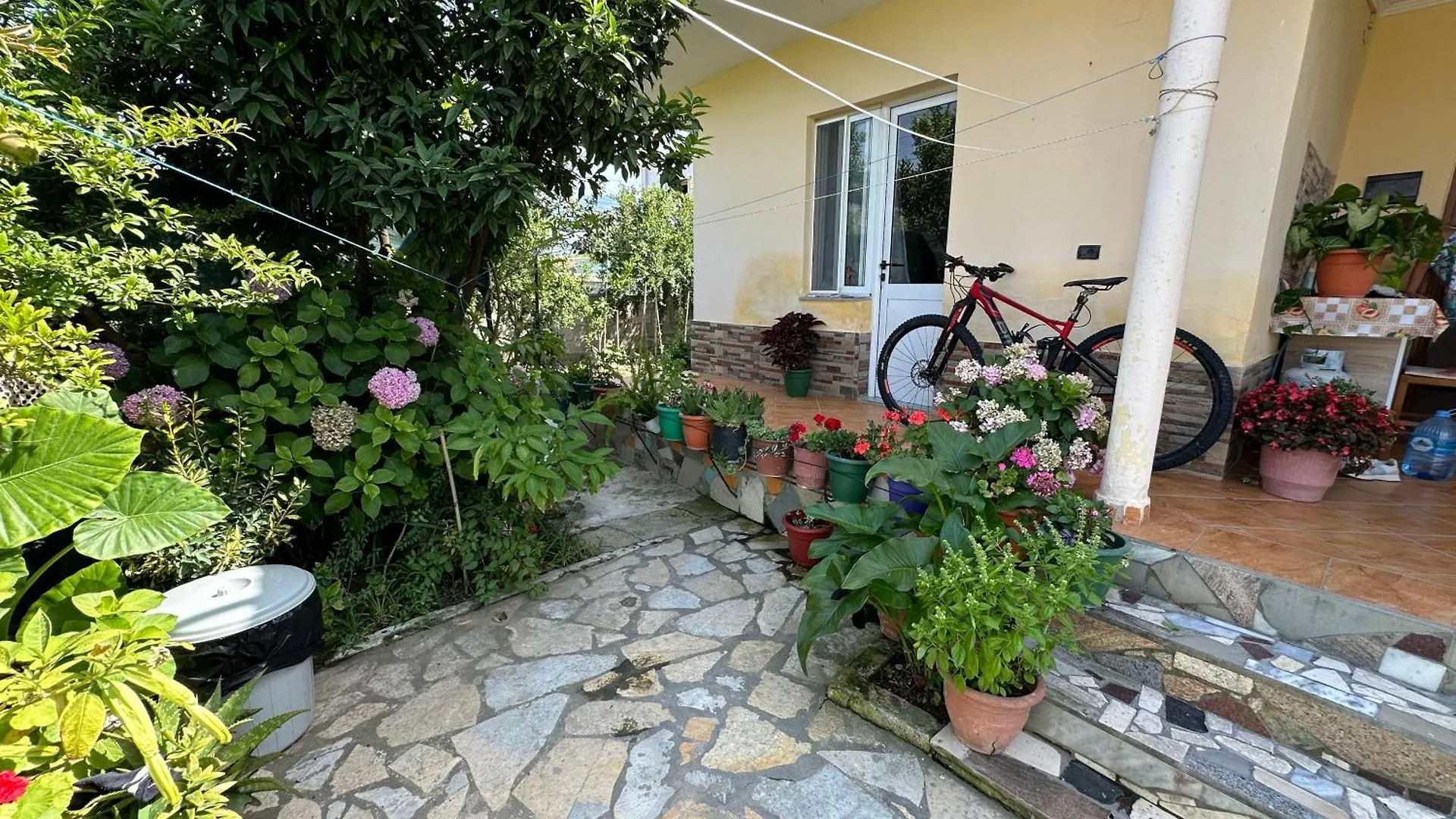 Flower'S Home Orikum Guest house