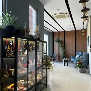 Hotel Bel Ami, Orikumi